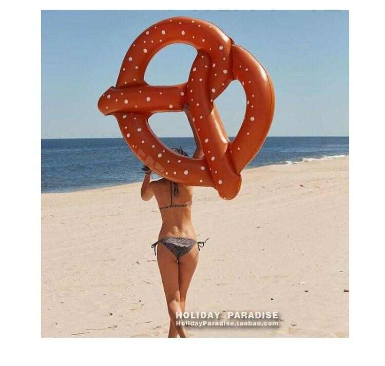 Bouée gonflable bretzel - bleublancbeauf.com