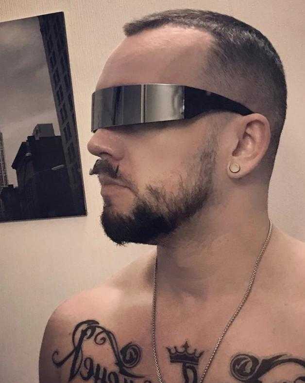 Lunettes futuristes - bleublancbeauf.com